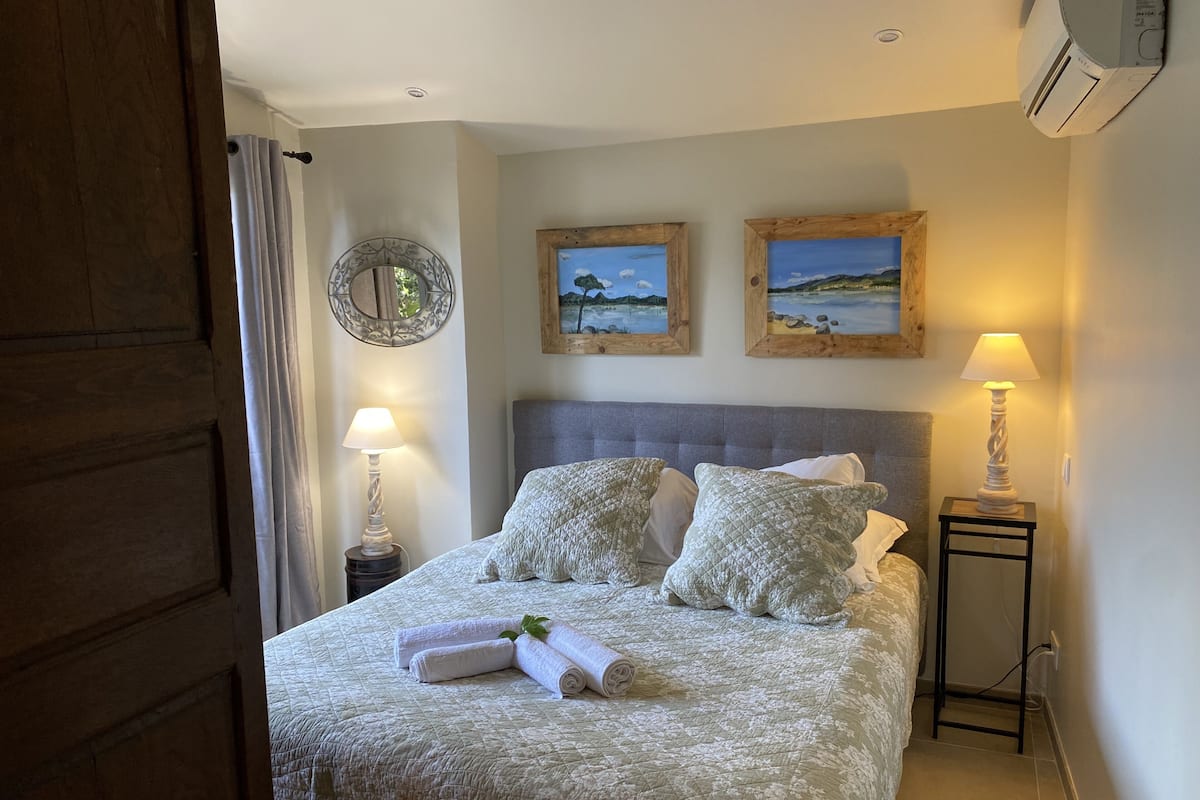 Villa, 2 camere da letto, vista baia, lato piscina | 2 camere, Wi-Fi gratuito, lenzuola