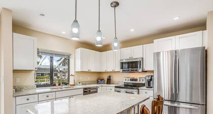 Dog-friendly home with pool, washer/dryer, central AC, dock - snowbird-friendly
