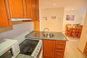 Fridge, microwave, oven, coffee/tea maker - SOL/MILLET (Cambrils)