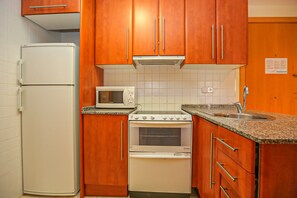 Fridge, microwave, oven, coffee/tea maker