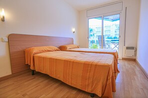 2 bedrooms, bed sheets