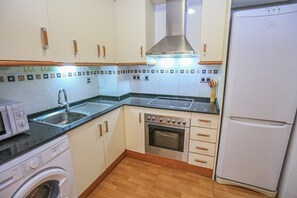 Fridge, microwave, oven, coffee/tea maker