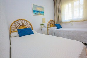 2 bedrooms, bed sheets - GOLF SANT JORDI (Cambrils)