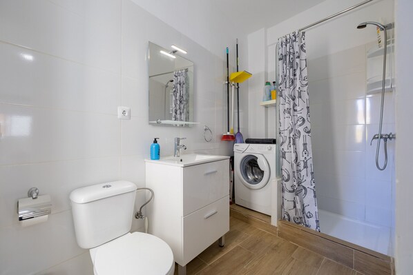 Shower, hair dryer, towels - Casa Javier · Bonita Vivienda Vacacional Casa Kuhn (Puerto de la Cruz)
