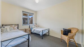 2 chambres, fer et planche à repasser, Wi-Fi, draps fournis