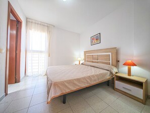 2 bedrooms, bed sheets