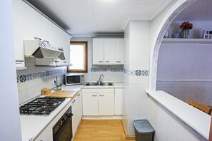 Fridge, microwave, oven, coffee/tea maker