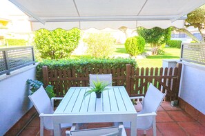 Outdoor dining - Tarongers (Cambrils)