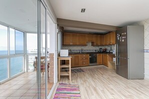 Fridge, microwave, oven, coffee/tea maker