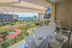 Outdoor dining - GOLF SANT JORDI (Cambrils)