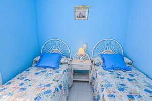 3 bedrooms, iron/ironing board, free WiFi, bed sheets - CASA MERCURI Cambrils (Cambrils)