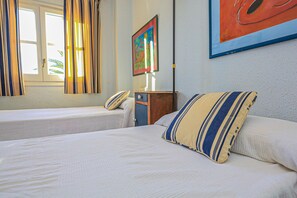 2 bedrooms, bed sheets