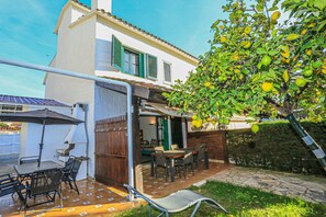 Outdoor dining - Calderon de la Barca (Cambrils)