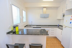 Fridge, microwave, oven, dishwasher - VILLA LAURA II (Cambrils)