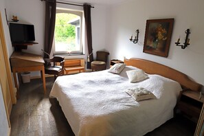 9 Schlafzimmer, Bügeleisen/Bügelbrett, kostenloses WLAN