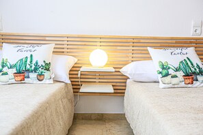 4 bedrooms, iron/ironing board, bed sheets