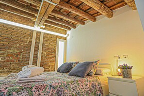4 bedrooms, WiFi, bed sheets
