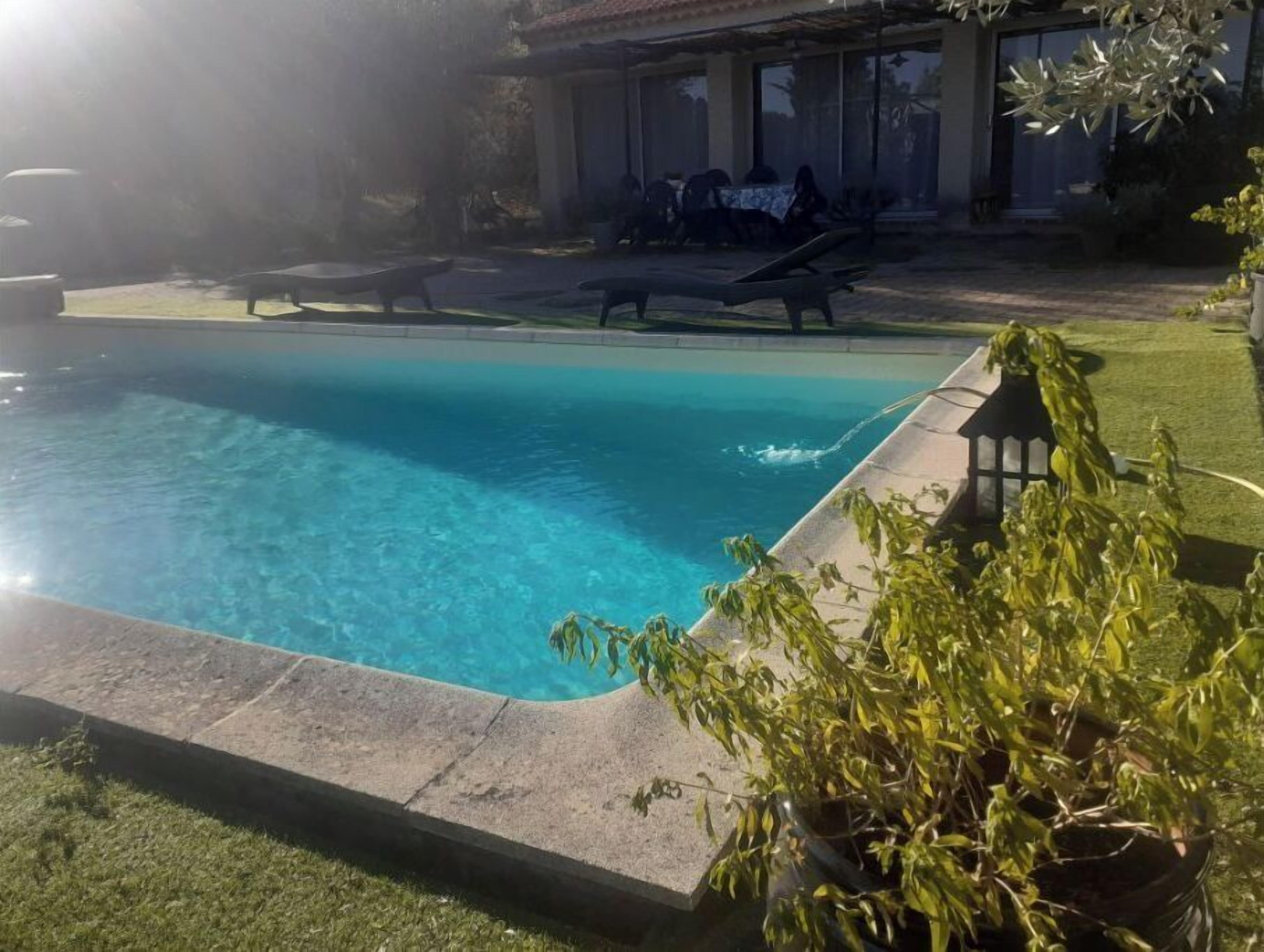 حمّام سباحة خارجي