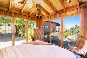 4 habitaciones, escritorio, wifi gratis y ropa de cama