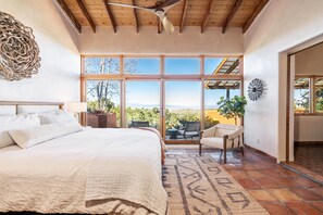 4 bedrooms, desk, free WiFi, bed sheets