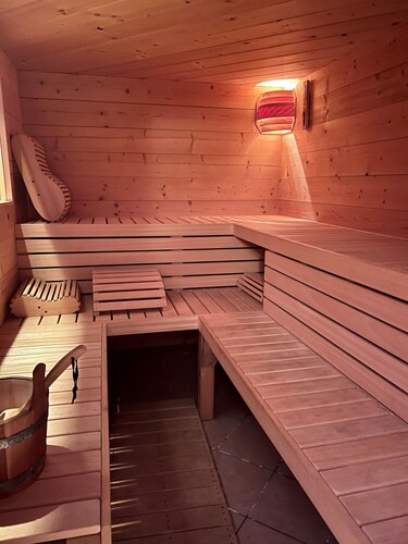 Sleep in the SPA with water bed, wood-burning sauna, emotional shower and Kneipp