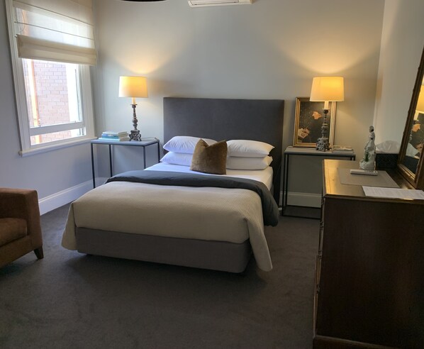 2 bedrooms, desk, iron/ironing board, WiFi