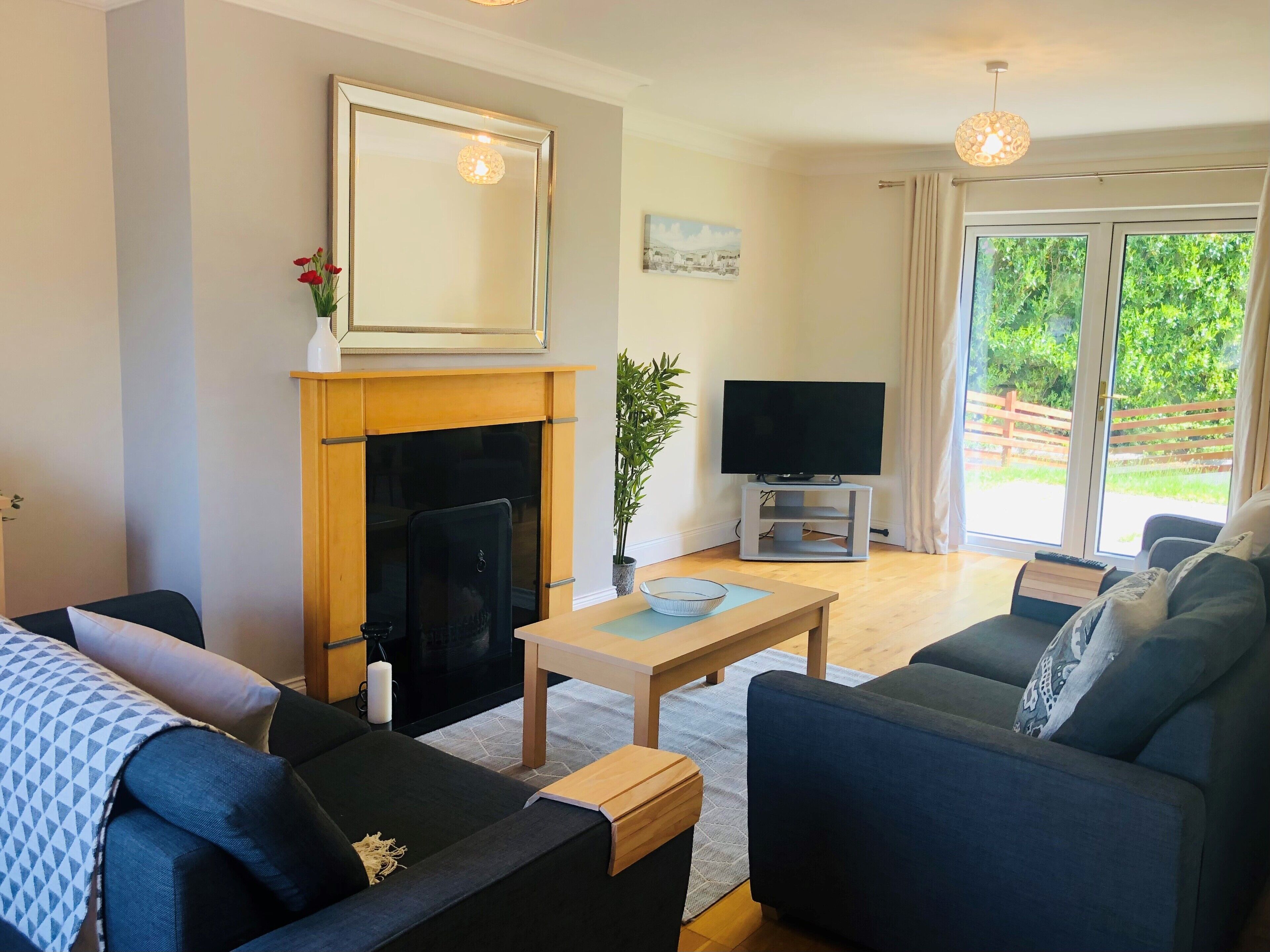 Modern Bright Detached Home Just A Short Stroll From Town - Kenmare
