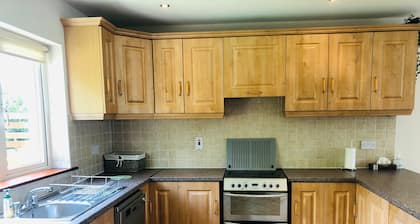 Modern bright detached home just a short stroll from town