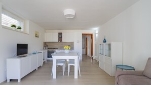 A modern, well-lit apartment with a kitchen, dining area, and living room. - 2824 Villino Anna by Barbarhouse (Racale)