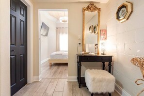 4 bedrooms, desk, iron/ironing board, free WiFi - Side-By-Side Both Places, Groups Can Spend More Time Together! (New Iberia)