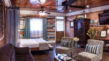 4 bedrooms, desk, iron/ironing board, free WiFi