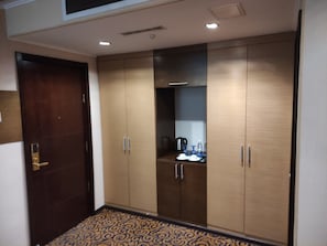 1 quarto, escrivaninha, ferros/tábuas de passar roupa, Wi-Fi de cortesia
