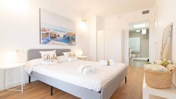 Fer et planche à repasser, Wi-Fi gratuit, draps fournis