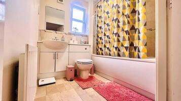 Apartment, 2 Queen Beds | Bathroom | Shower, towels, shampoo