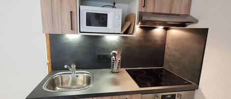 Fridge, microwave, dishwasher, toaster
