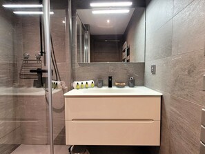 Hair dryer, towels - Bright apartment in resort center, 6 people (Les Gets)