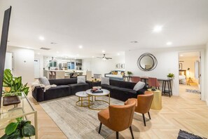 Smart TV, fireplace, ping pong