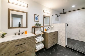 Hair dryer, towels - 5BR w/ Heated Pool + BBQ | Sleeps 12 | Near Trails (Phoenix)