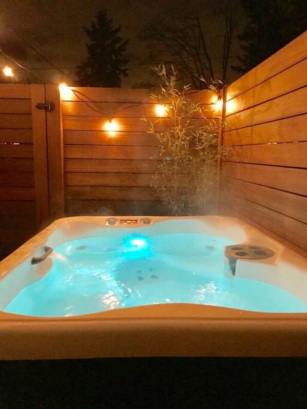 Bain à remous extérieur