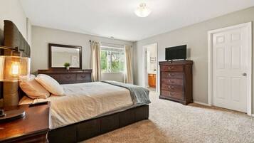 3 bedrooms, desk, iron/ironing board, WiFi