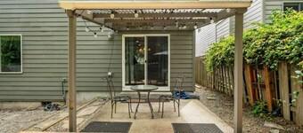 Troutdale Treasure: Spacious 3BR, 3 Bath Home in Edgefield!