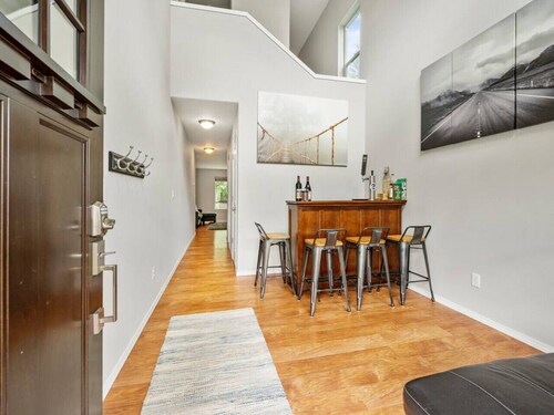 Troutdale Treasure: Spacious 3BR, 3 Bath Home in Edgefield!