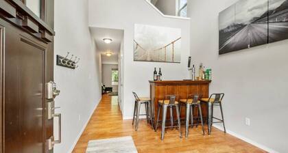 Troutdale Treasure: Spacious 3BR, 3 Bath Home in Edgefield!