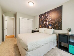 3 makuuhuonetta, työpöytä, silitysrauta/-lauta, Wi-Fi