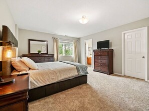 3 bedrooms, desk, iron/ironing board, WiFi