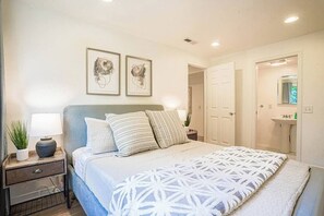 3 bedrooms, desk, iron/ironing board, WiFi