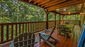 Chalet rustique, 4 chambres | Balcon