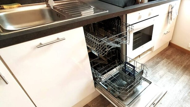 Cuina amb rentapesos, forn i rentatge.