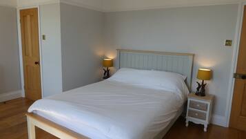 3 Schlafzimmer, Schreibtisch, Bügeleisen/Bügelbrett, kostenloses WLAN