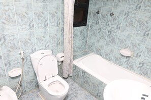 Quarto triplo básico | Wi-Fi de cortesia